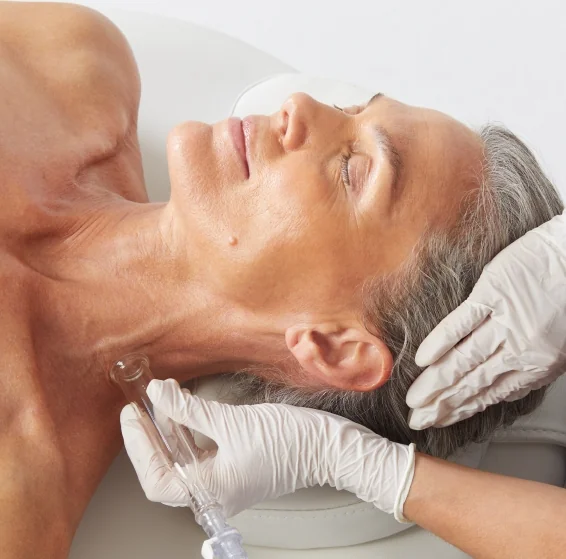 Línea completa de HydraFacial Boosters disponibles en la clínica de la Dra. Dafne Arellano en Puebla — Britenol, DermaBuilder, Growth Factor, CTGF, Murad Vit C, JLO Beauty, ReGen GF