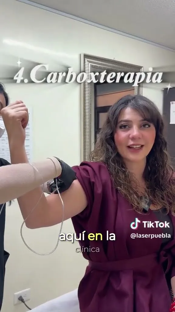 Dra. Dafne Arellano Montalvo explicando el antienvejecimiento celular y el enfoque de medicina de longevidad