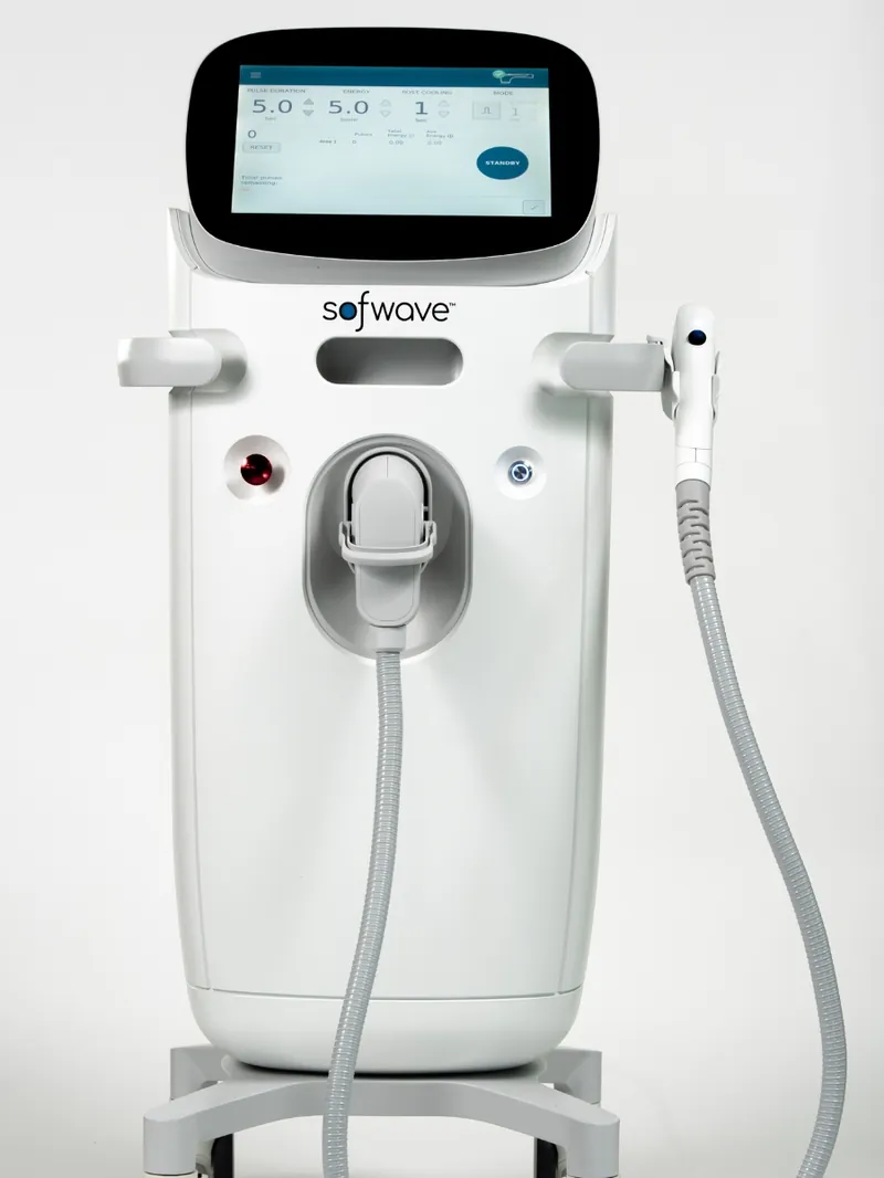 Equipo Sofwave: consola con pantalla táctil y aplicador